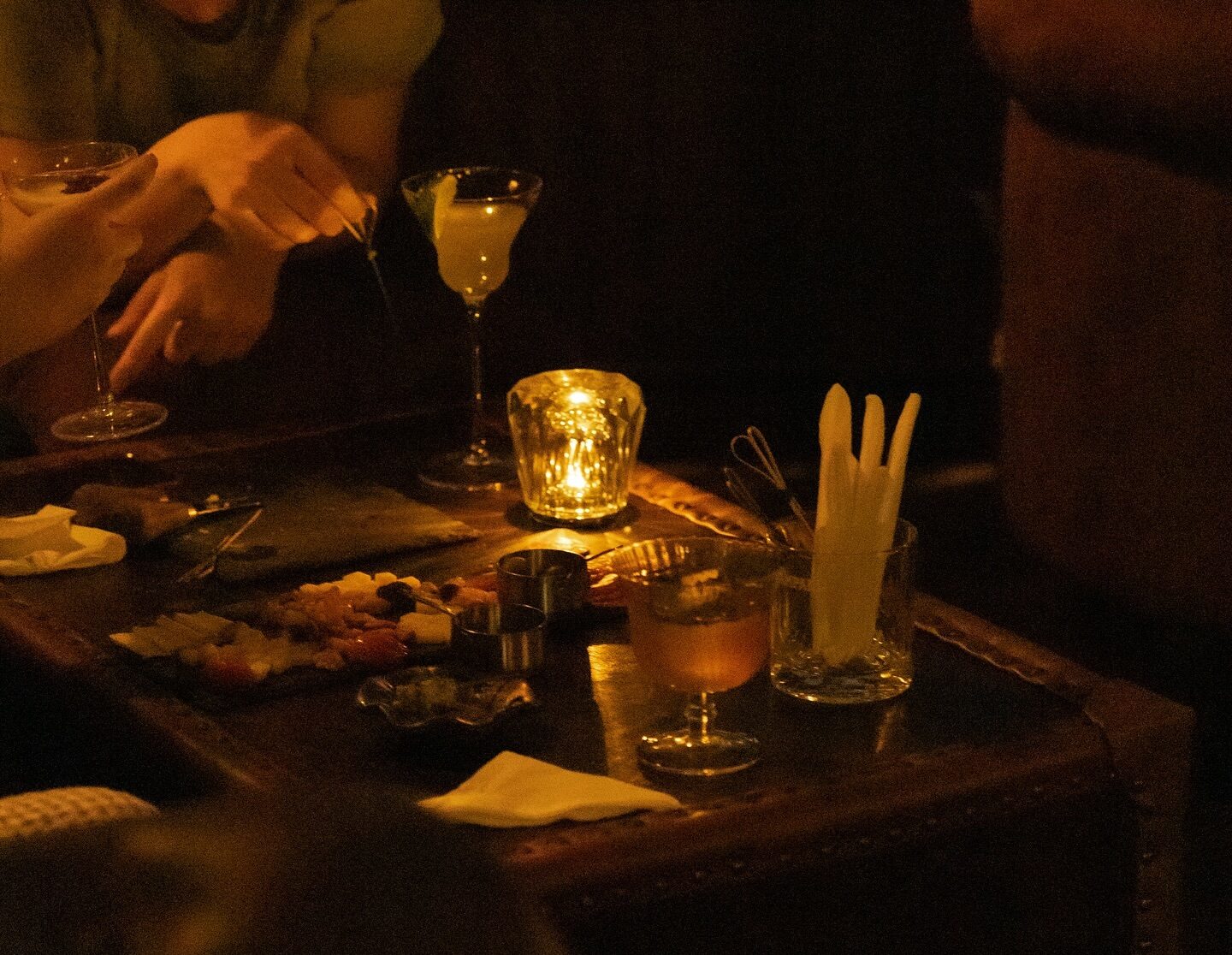 den ban horeca huta light for life trang tri nha hang quan bar e1758162030783