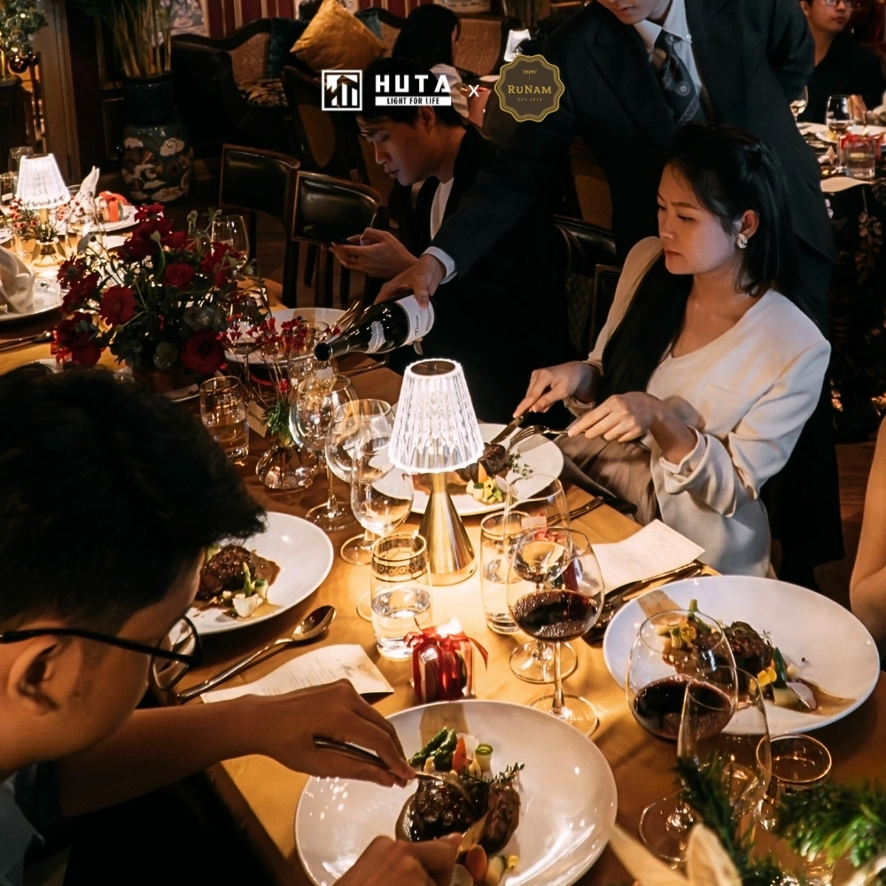 Giải pháp đèn bàn từ HUTA