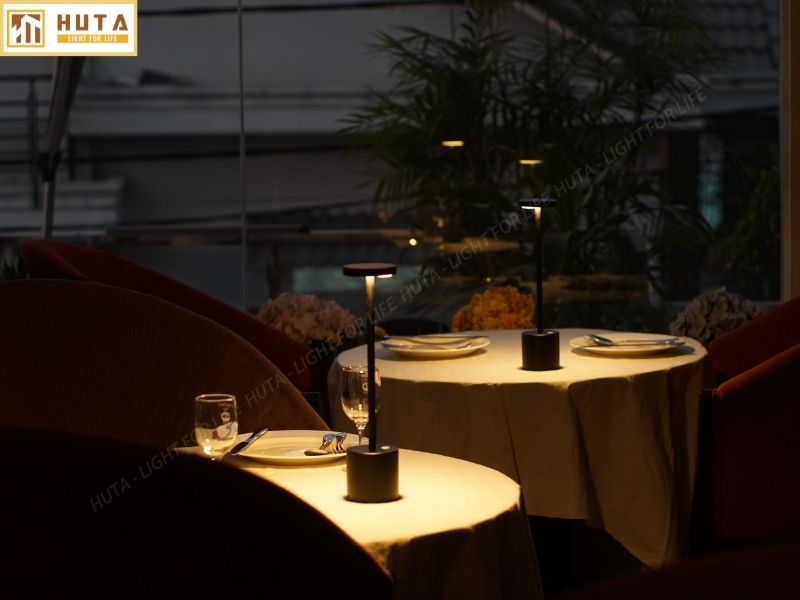Tại sao nên lựa chọn đèn bàn mã AL1 để trang trí bàn ăn nhà hàng