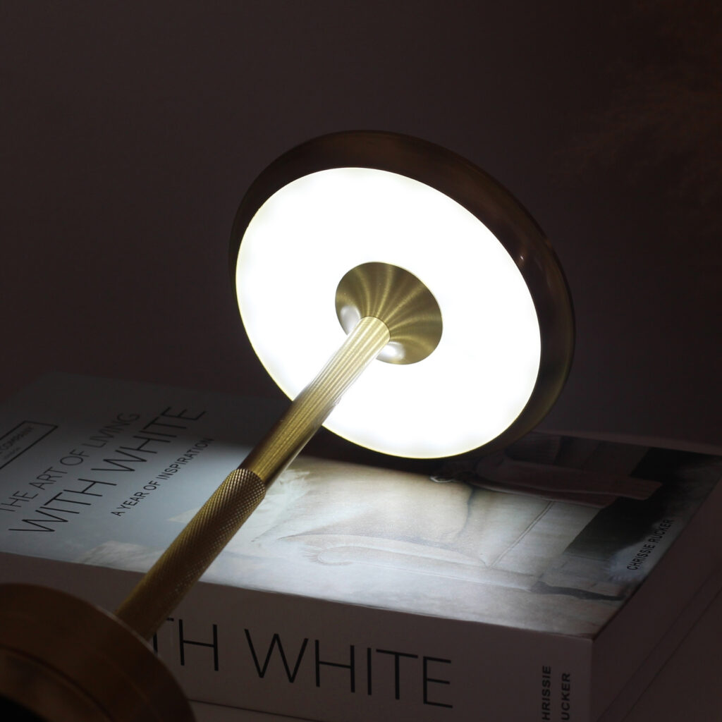 Đèn Bàn Trang Trí Nhà Hàng HUTA Light For Life Mã AL4