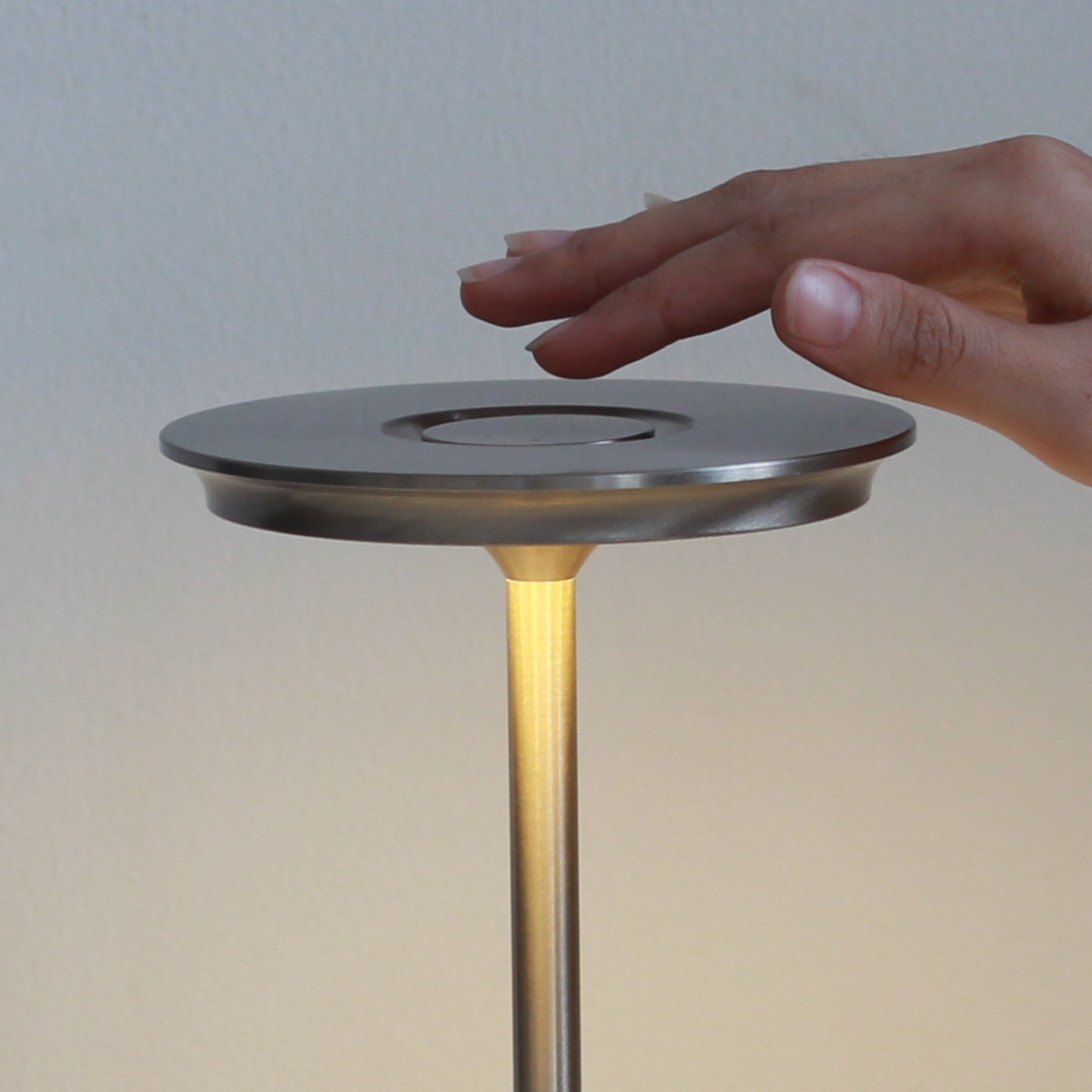 Đèn Bàn Trang Trí Nhà Hàng HUTA Light For Life Mã AL4