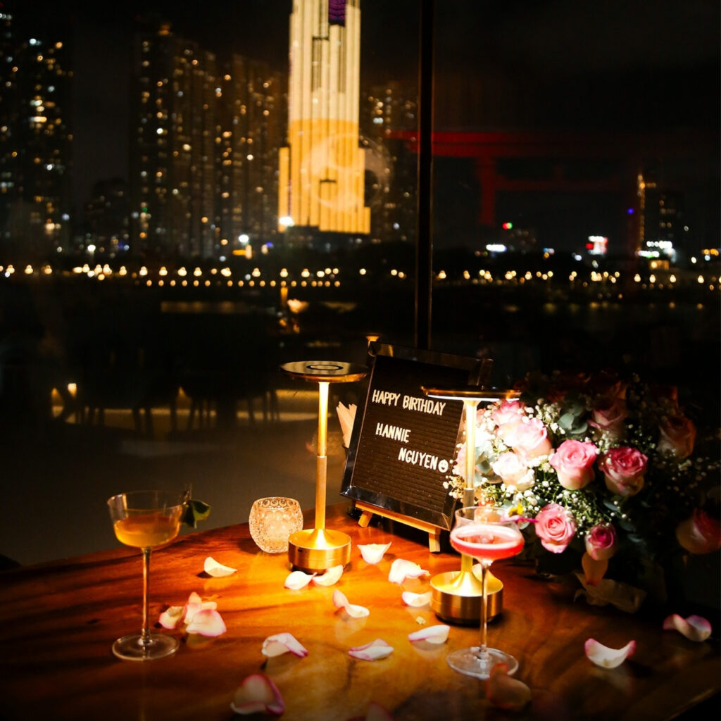 Đèn Bàn Trang Trí Nhà Hàng HUTA Light For Life Mã AL4