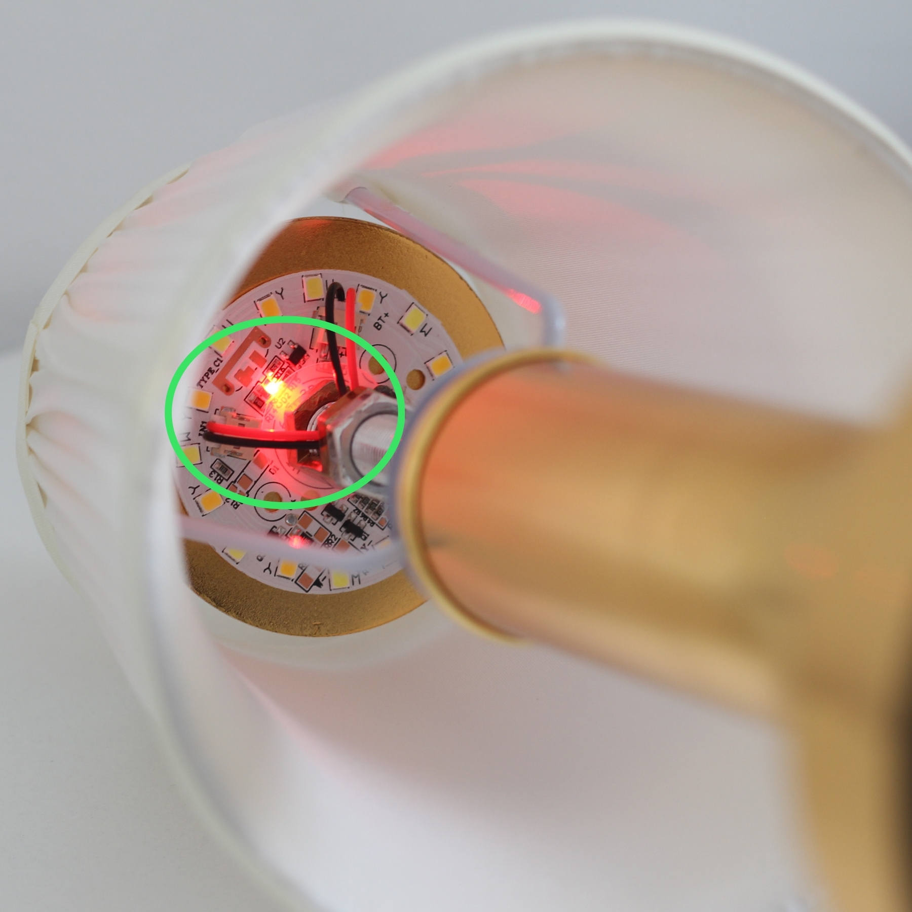 Đèn Bàn Trang Trí Quán Bar HUTA Light For Life Mã RESBED1