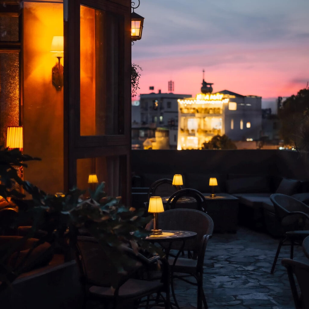 Đèn Bàn Trang Trí Quán Bar HUTA Light For Life Mã RESBED1