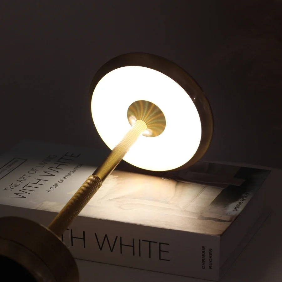 Đèn Bàn Trang Trí Nhà Hàng, Quán Bar HUTA Light For Life Mã AL4