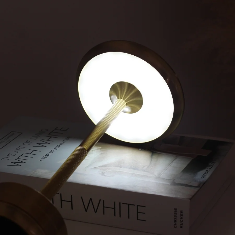 Đèn Bàn Trang Trí Nhà Hàng, Quán Bar HUTA Light For Life Mã AL4