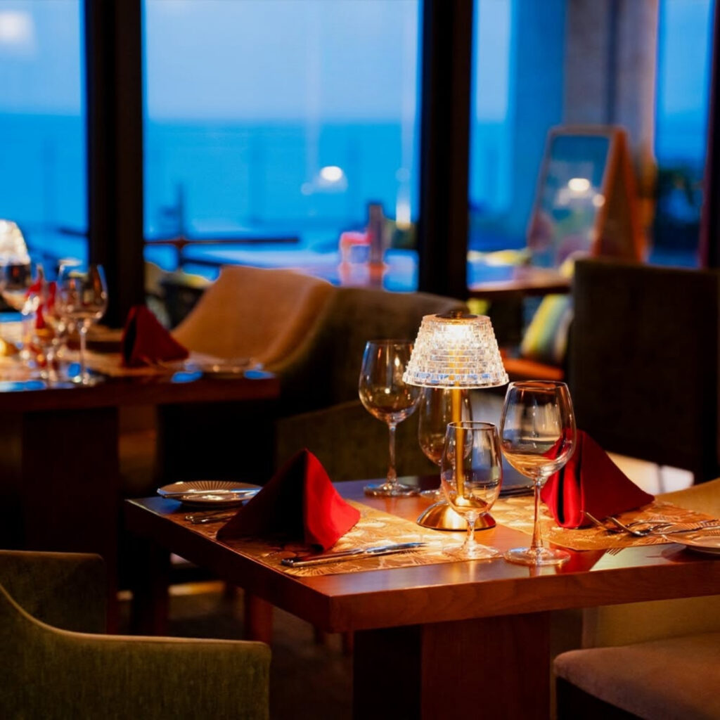 Đèn Bàn Trang Trí Nhà Hàng HUTA Light For Life Mã RESBED3