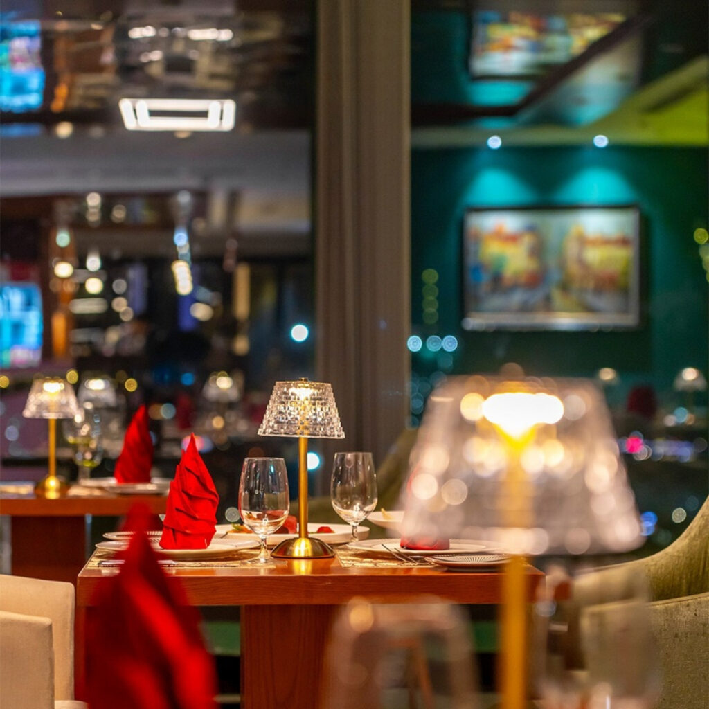 Đèn Bàn Trang Trí Nhà Hàng HUTA Light For Life Mã RESBED3