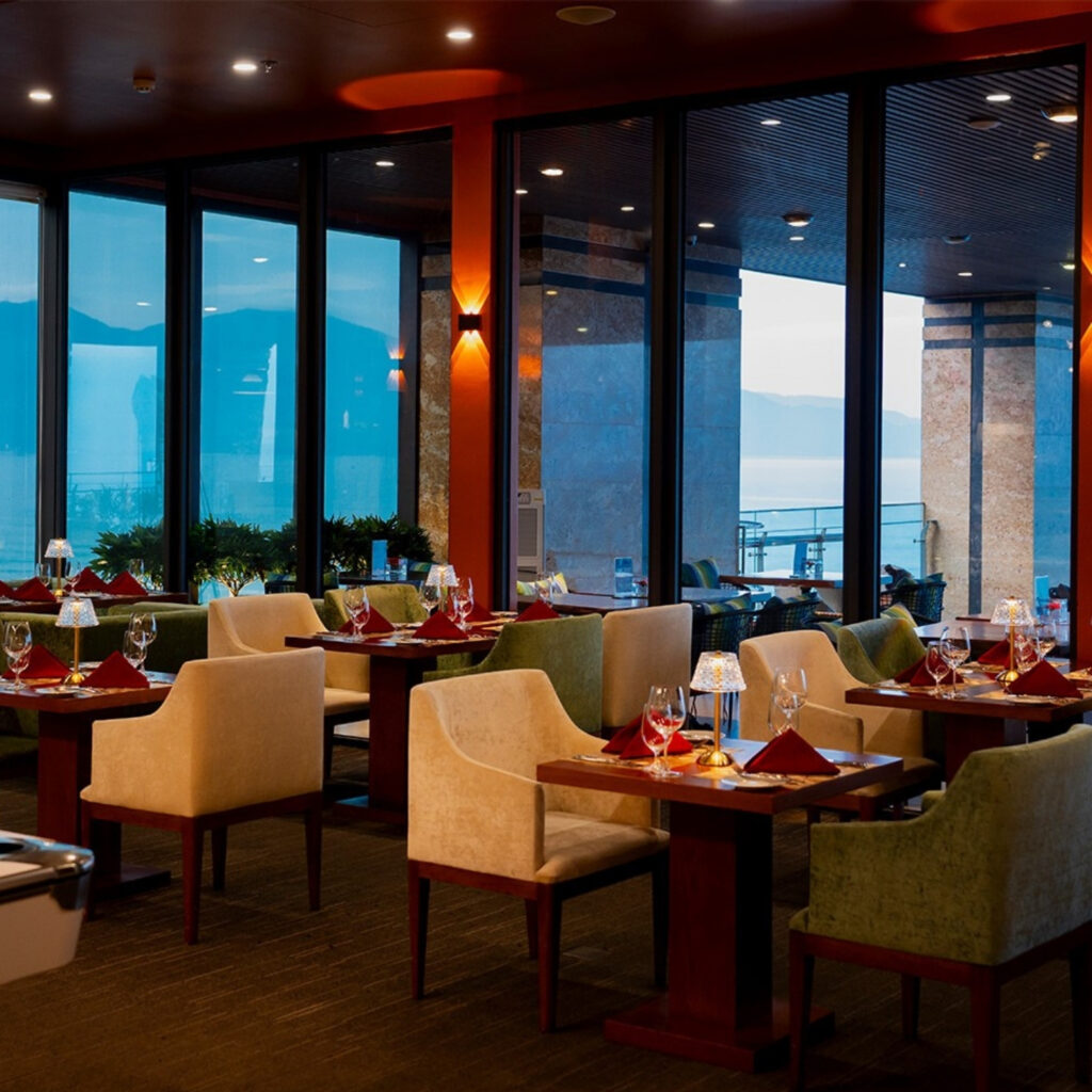 Đèn Bàn Trang Trí Nhà Hàng HUTA Light For Life Mã RESBED3