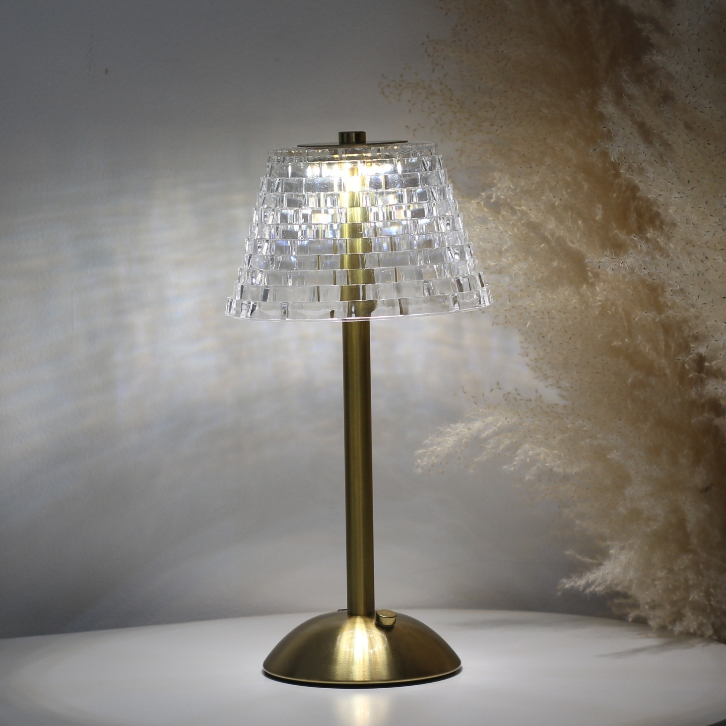 Đèn Bàn Trang Trí Nhà Hàng HUTA Light For Life Mã RESBED3