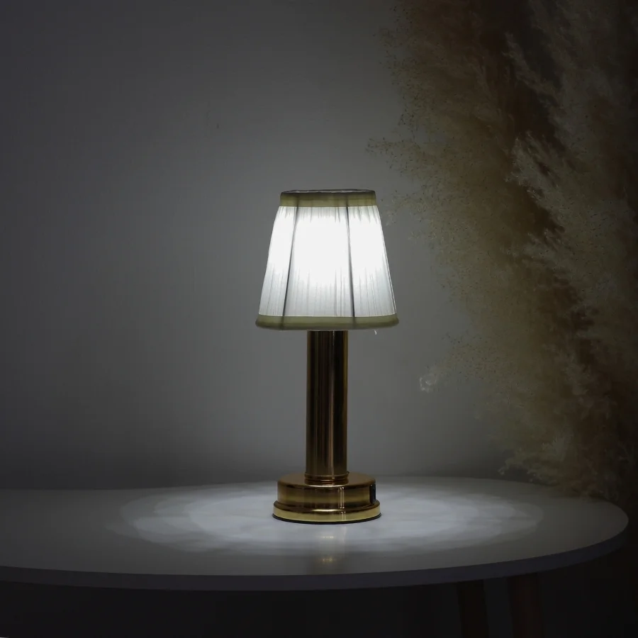 Đèn Bàn Trang Trí Quán Bar, Nhà Hàng HUTA Light For Life Mã RESBED1