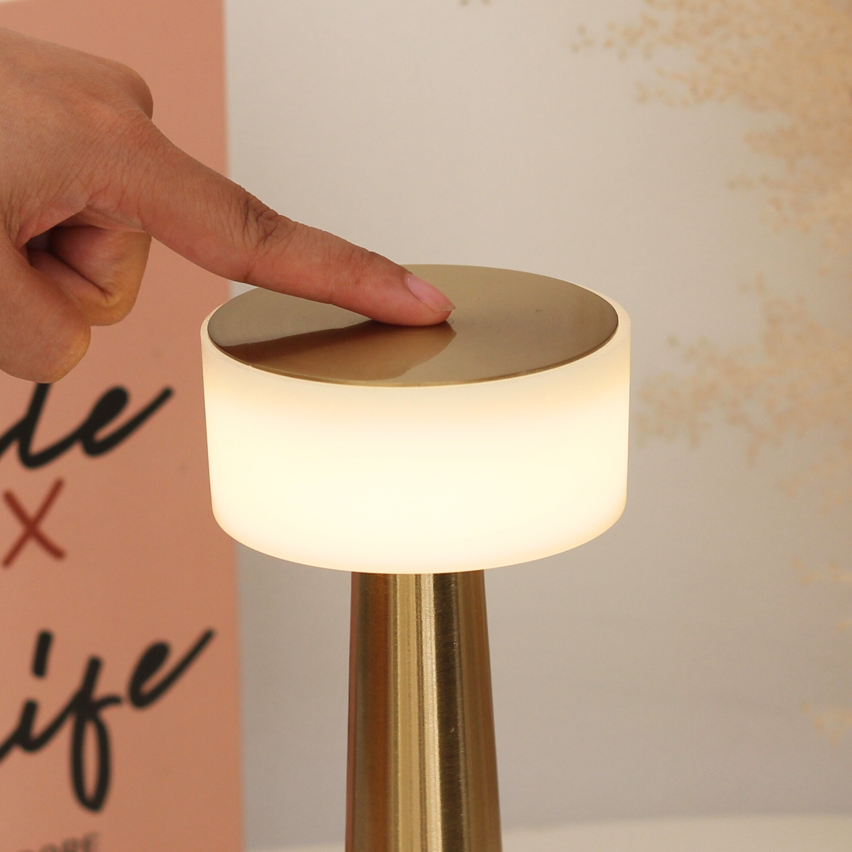 Đèn Bàn Trang Trí Quán Bar Nhà Hàng HUTA Light For Life Mã RESTA