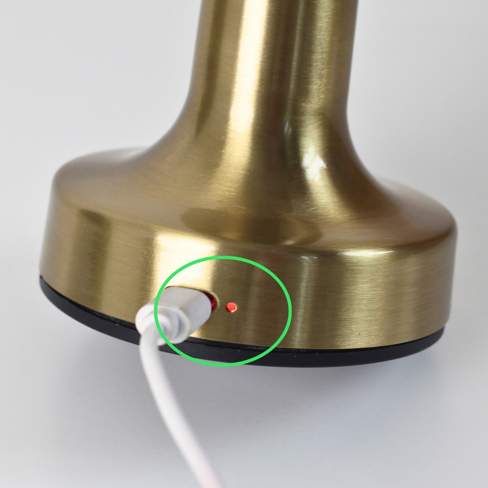 Đèn Bàn Trang Trí Quán Bar Nhà Hàng HUTA Light For Life Mã RESTA