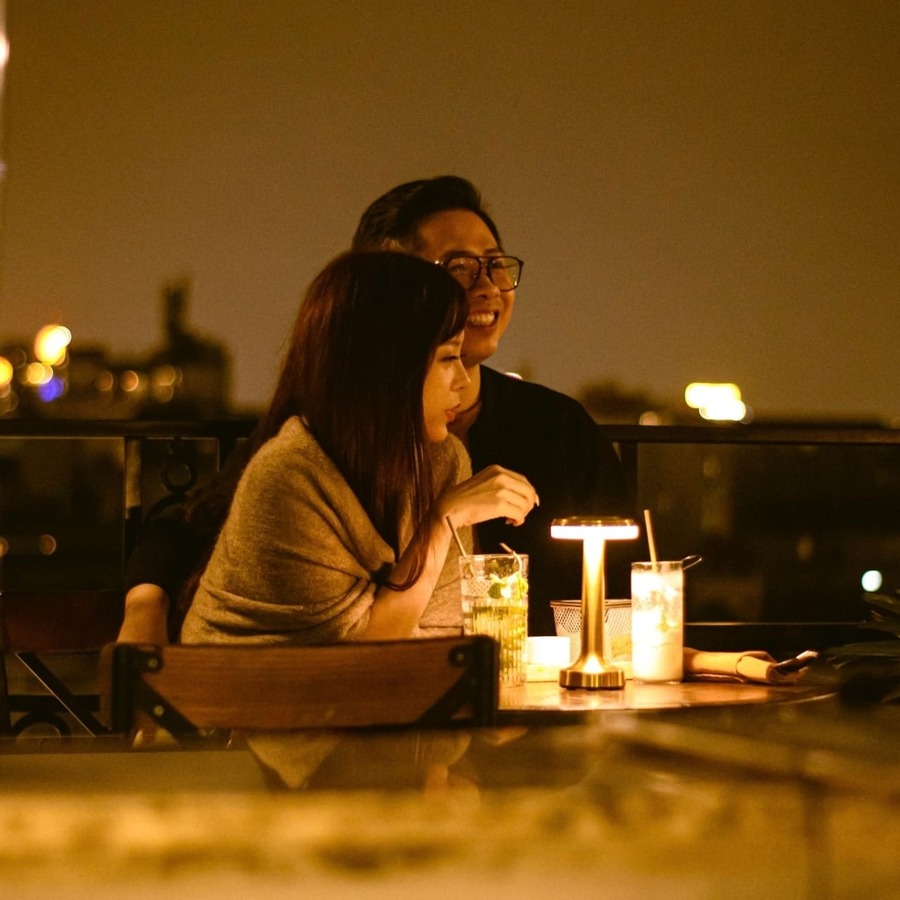 huta light for life cung cap den ban an quan bar botan bar and dine 3