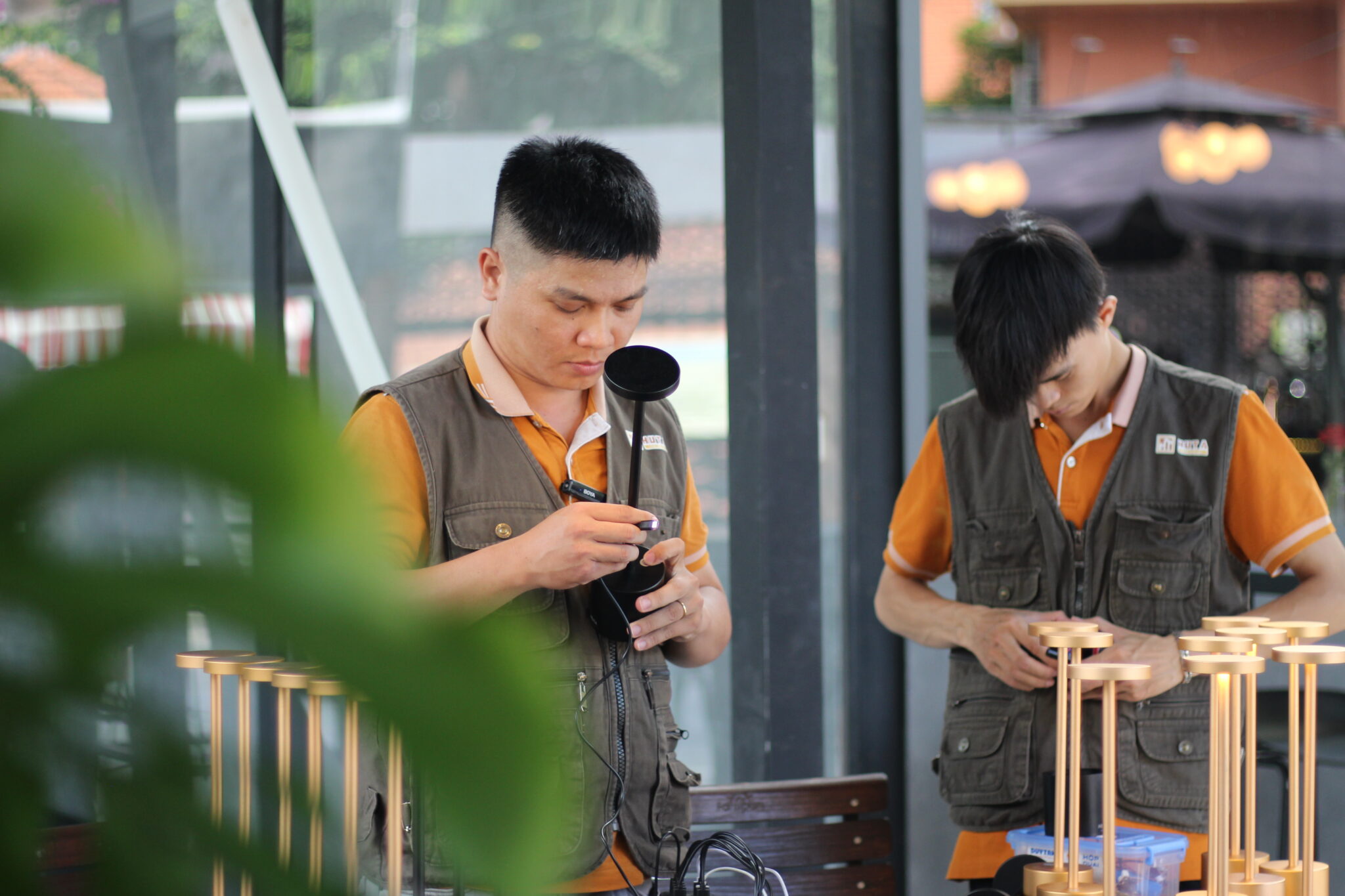 vi sao nen chon den ban horeca huta light for life