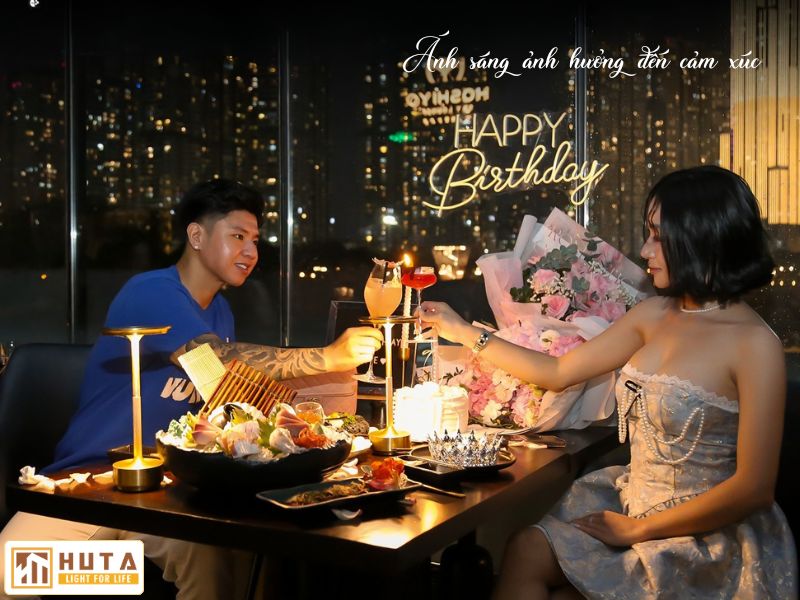 Bật Mí 3 Vai Trò Chính Của Đèn Bàn Ăn Trong Trải Nghiệm Thực Khách