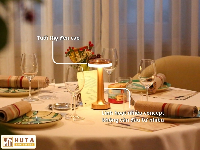 Vì Sao Nhà Hàng Nên Dùng Đèn Bàn Tích Điện?