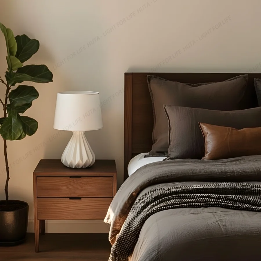 Thông số kỹ thuật chi tiết đèn ngủ để bàn decor khách sạn thân gốm sứ mã S13