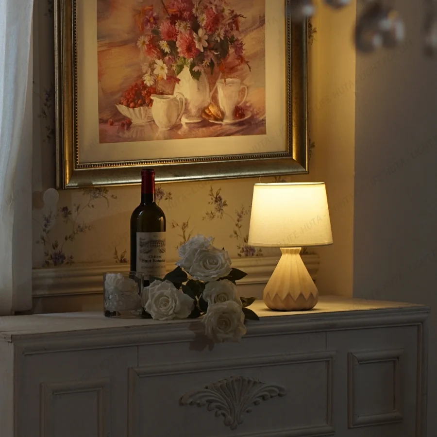 Thông số kỹ thuật chi tiết đèn ngủ để bàn decor khách sạn thân gốm sứ mã S13