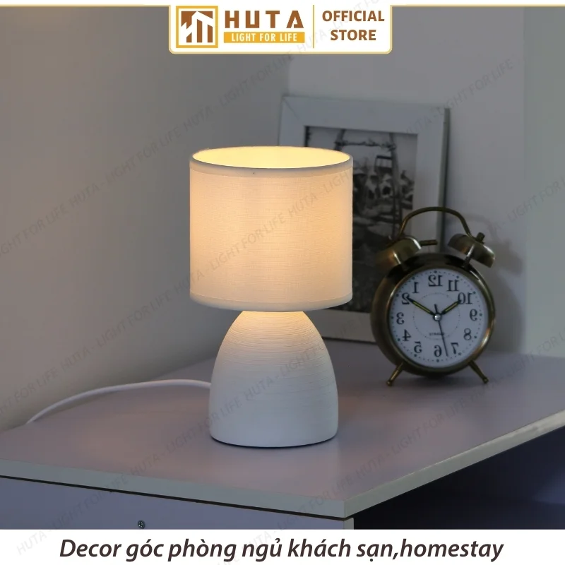 Đèn Ngủ Để Bàn Decor Khách Sạn HUTA Light For Life Phong Cách Tối Giản Thân Gốm Sứ Mã S2