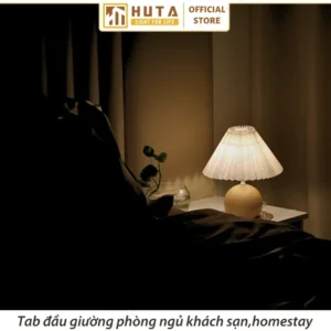 Đèn Ngủ Để Bàn Decor Khách Sạn, Tab Đầu Giường HUTA Light For Life Thân Kim Loại Mã T8