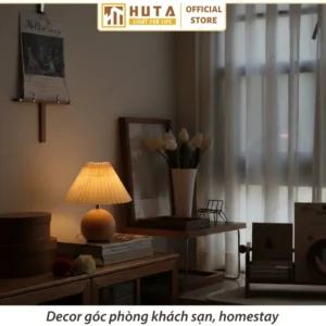 Đèn Ngủ Để Bàn Decor Khách Sạn, Tab Đầu Giường HUTA Light For Life Thân Kim Loại Mã T8