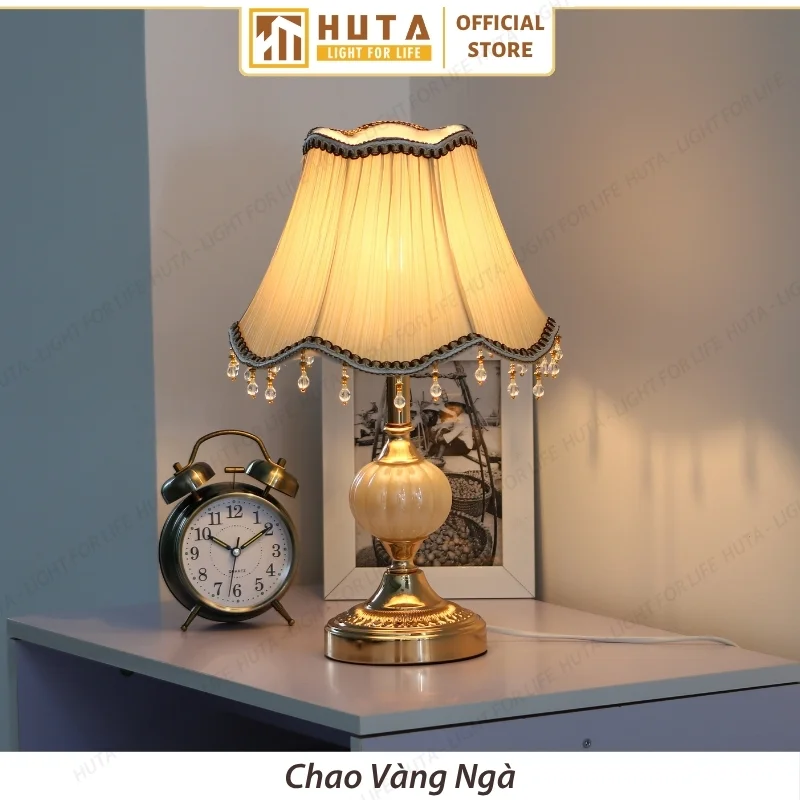Đèn Ngủ Để Bàn Khách Sạn HUTA Light For Life Phong Cách Cổ Điển Thân Kim Loại Mã CD1
