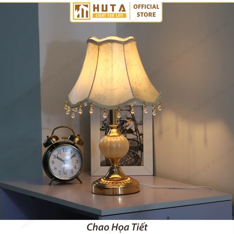 Đèn Ngủ Để Bàn Khách Sạn HUTA Light For Life Phong Cách Cổ Điển Thân Kim Loại Mã CD1