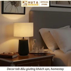 Đèn Ngủ Để Bàn Khách Sạn Sang Trọng HUTA Light For Life Thân Gốm Sứ Mã S17