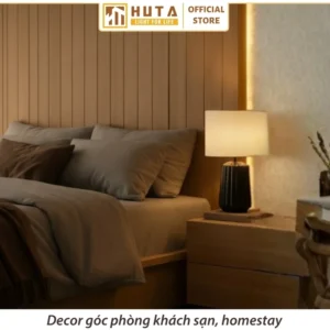 Đèn Ngủ Để Bàn Khách Sạn Sang Trọng HUTA Light For Life Thân Gốm Sứ Mã S17