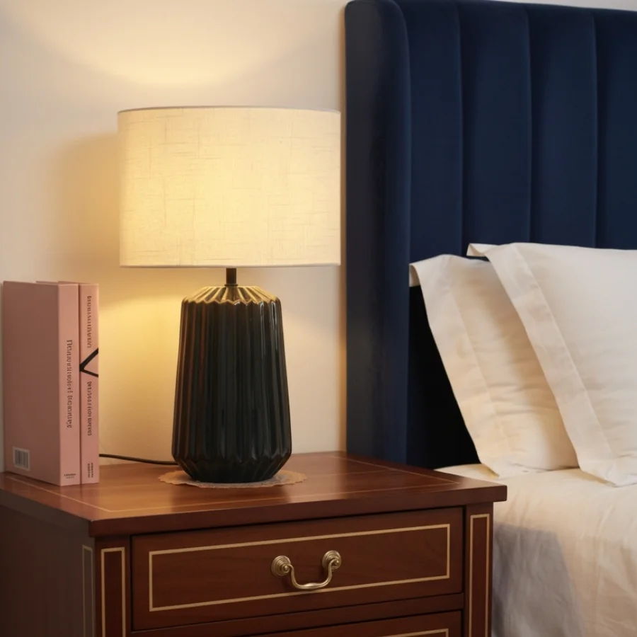 Vai trò của đèn ngủ để bàn khách sạn thân gốm mã S17 trong các mô hình lưu trú và phong cách không gian