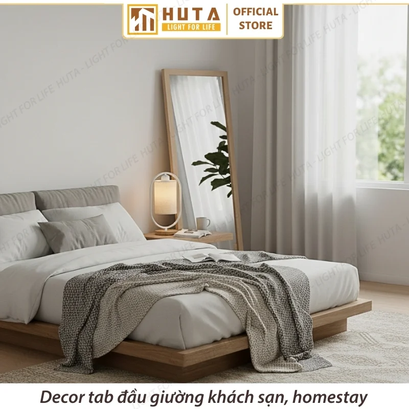 Đèn Ngủ Để Bàn Khách Sạn, Tab Đầu Giường HUTA Light For Life Phong Cách Mộc Mạc Thân Gỗ Mã G6