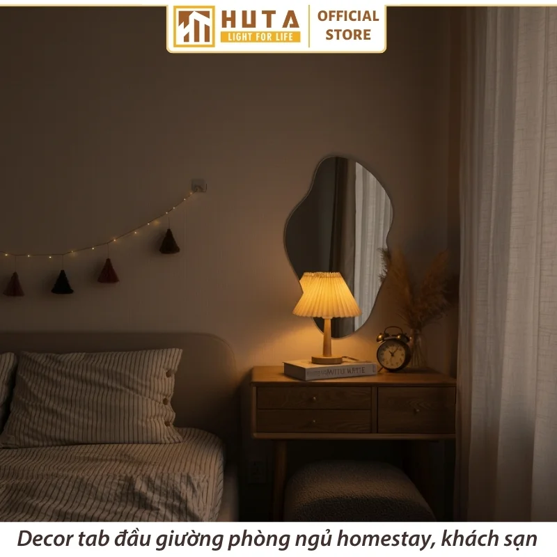 Đèn Ngủ Để Bàn Khách Sạn, Tab Đầu Giường HUTA Light For Life Phong Cách Vintage Thân Gỗ Mã G5