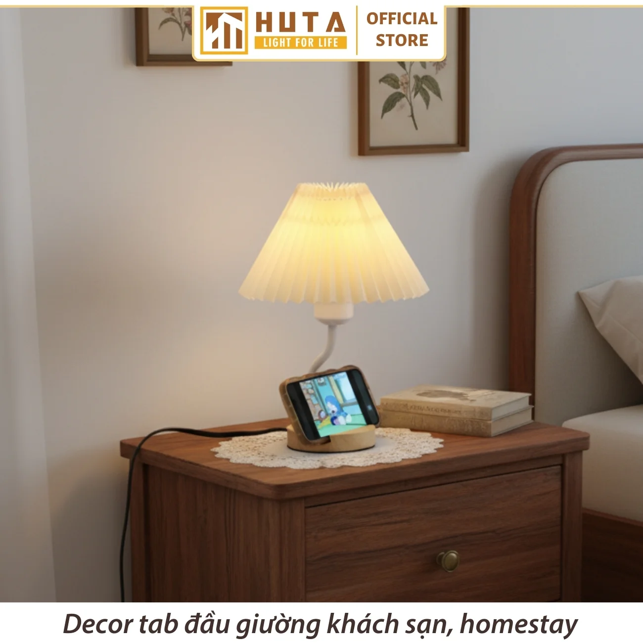 Đèn Ngủ Để Bàn Khách Sạn, Tab Đầu Giường HUTA Light For Life Phong Cách Vintage Thân Gỗ Mã G8