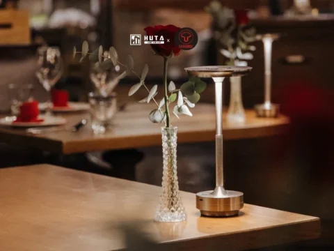 trang chu den ban horeca cho nha hang quan bar 48