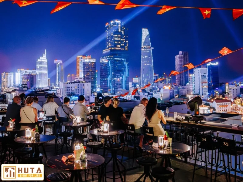 Đèn Tắt Lúc 10 Giờ Tối Giữa Ca Cao Điểm - Đó Là Lúc HUTA Biết Mình Phải Làm Ra 3 Dung Lượng Pin