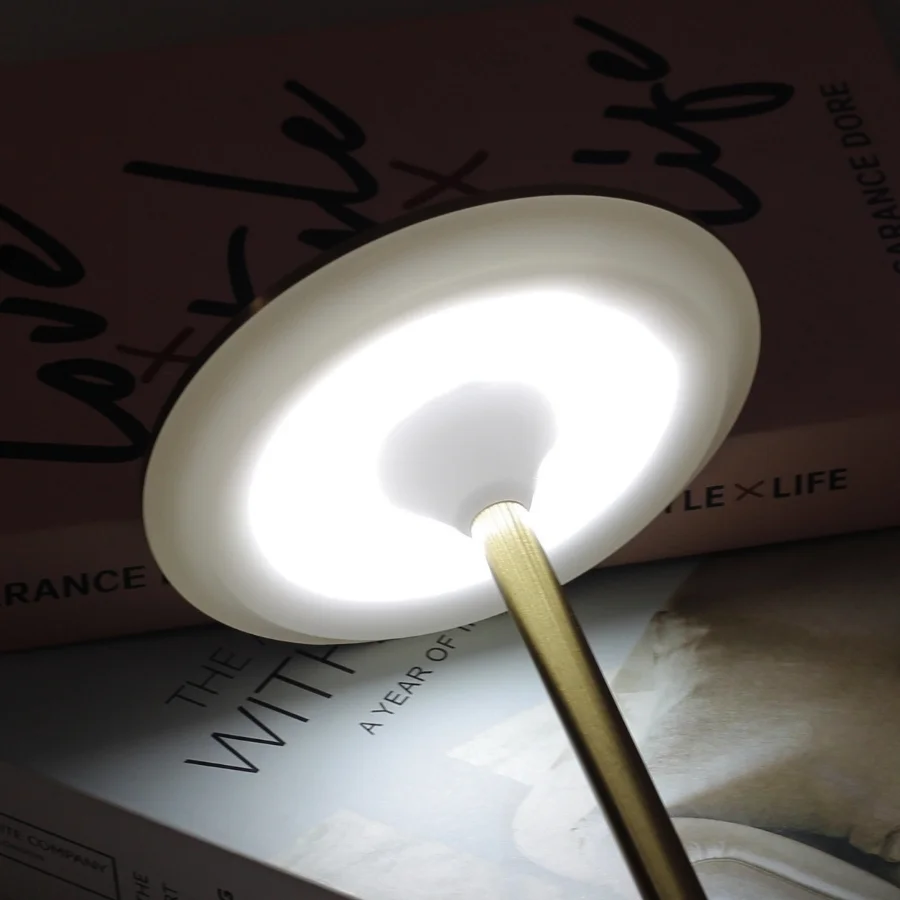 Đèn Bàn Trang Trí Nhà Hàng, Quán Bar HUTA Light For Life Mã AL3