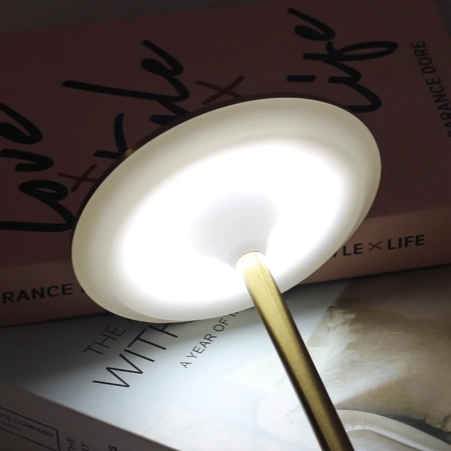 Đèn Bàn Trang Trí Nhà Hàng, Quán Bar HUTA Light For Life Mã AL3