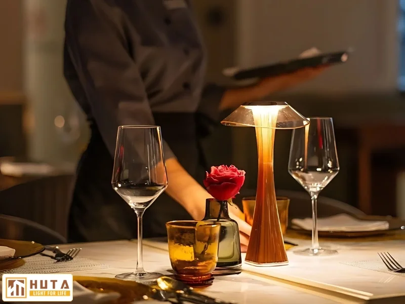 Mượn Mẫu Đèn Bàn HUTA 7 Ngày: Trải Nghiệm Thực Tế Tại Quán