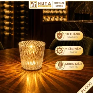 THÔNG SỐ KỸ THUẬT Kích thước Rộng 8.5m x Cao 8.5cm Chất liệu Thủy tinh Màu ánh sáng Vàng đậm – Vàng nhạt – Vàng nhấp nháy Sạc Type C | 5V–1A Công tắc Nút On/Off Xuất xứ NVL & Linh kiện nhập khẩu Trung Quốc – Lắp ráp & hoàn thiện theo quy trình kiểm soát chất lượng riêng tại Xưởng HUTA Đèn Bàn Trang Trí Quán Bar, Nhà Hàng HUTA Light For Life Mã PLCOC